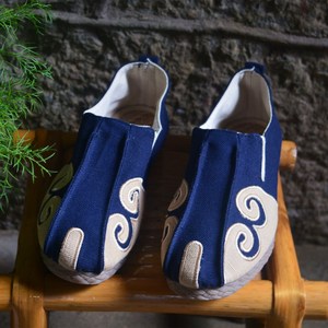 Chinese retro men&apos;s Linen matching shoes low top hand embroidered Zen shoes breathable monk shoes