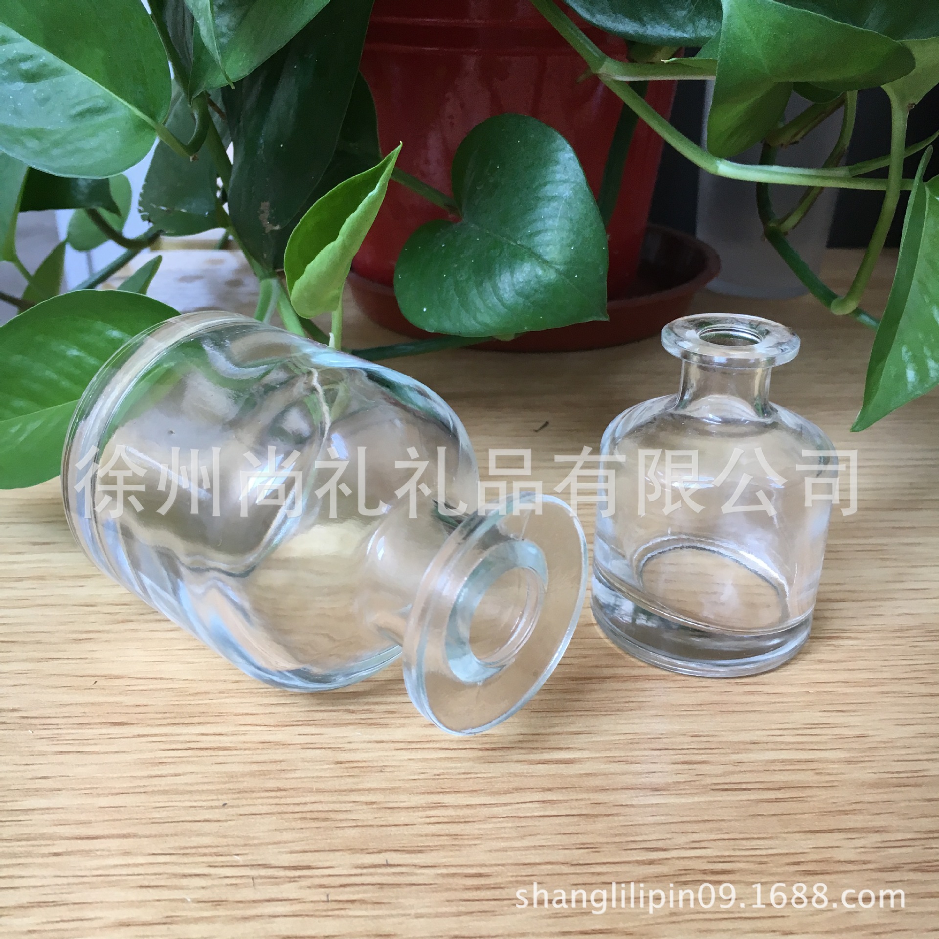 厂家 新款方形小口烛台 65毫升塞口香薰瓶 可定制专用分装香水瓶