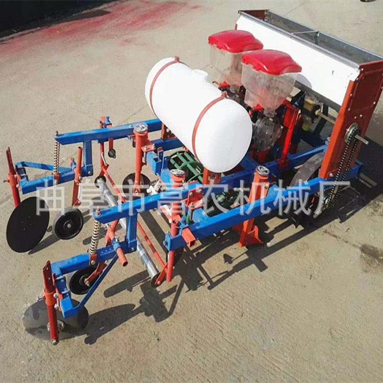 膜上玉米播种机 4行花生起垄精播机 膜上打孔