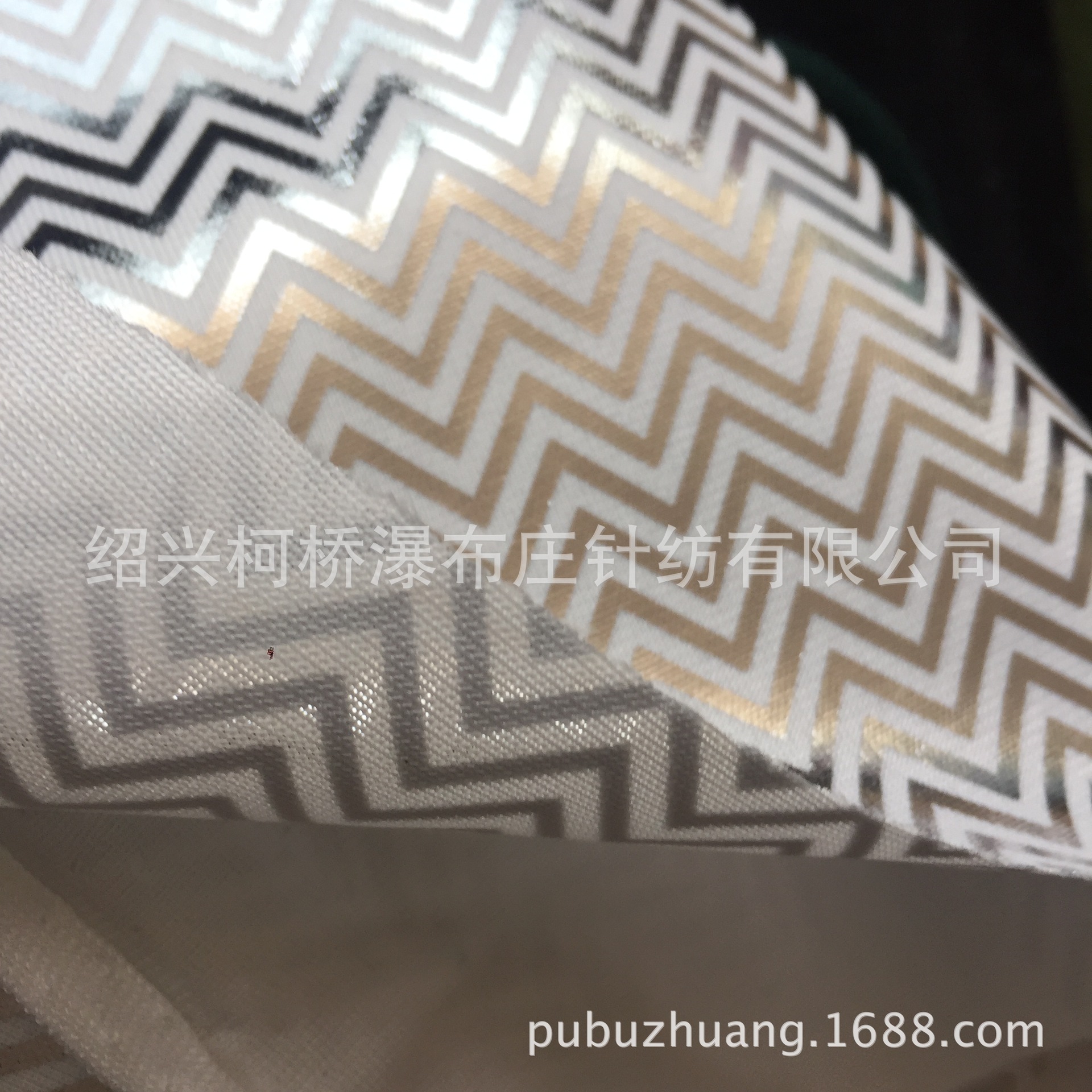 厂家直销针织全涤无弹经编布高牢度烫金 烫银 摄影器材专用