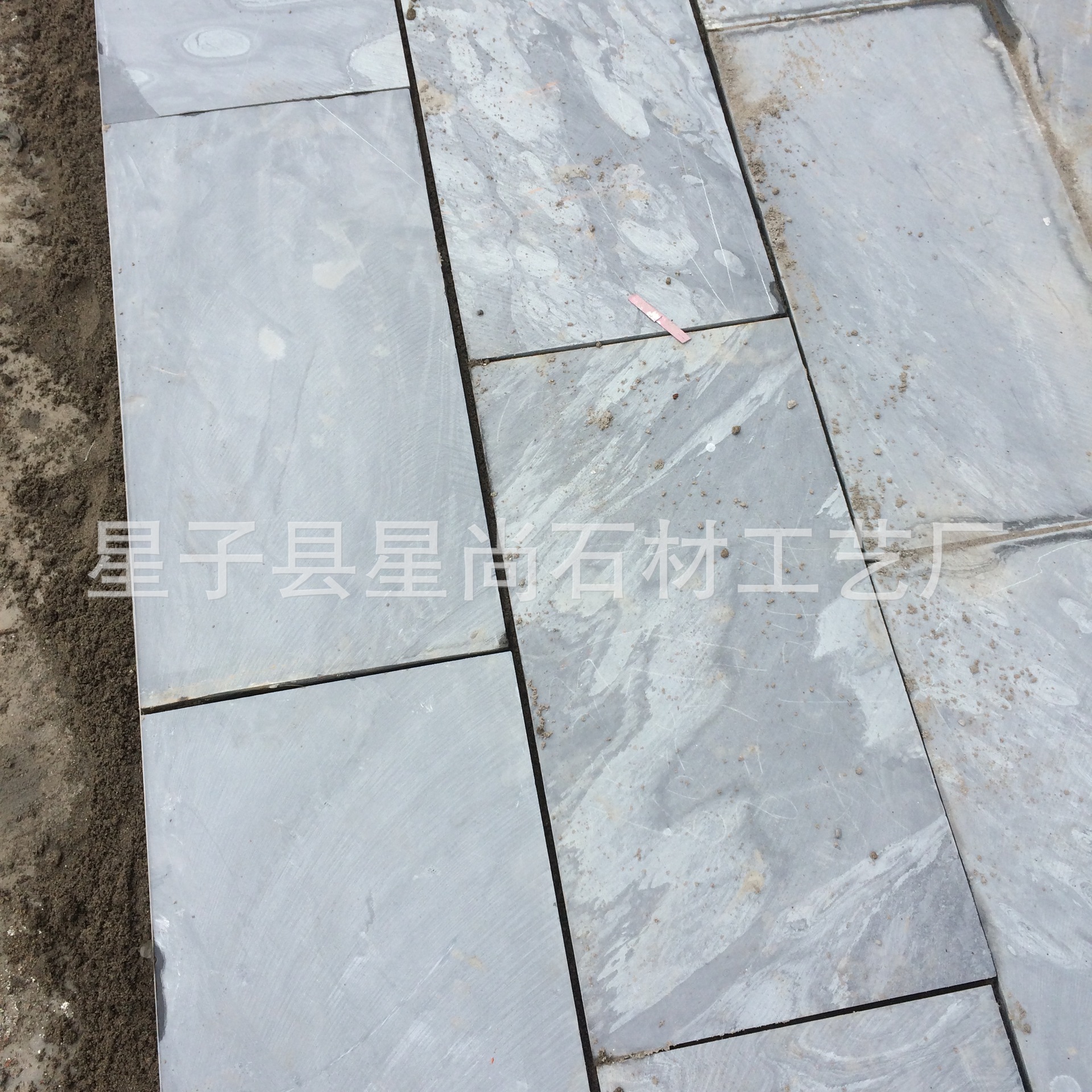 地砖仿古青石板_江西青石板300*600庭院园林人行道防滑黑青石 仿古30厚 - 阿里巴巴