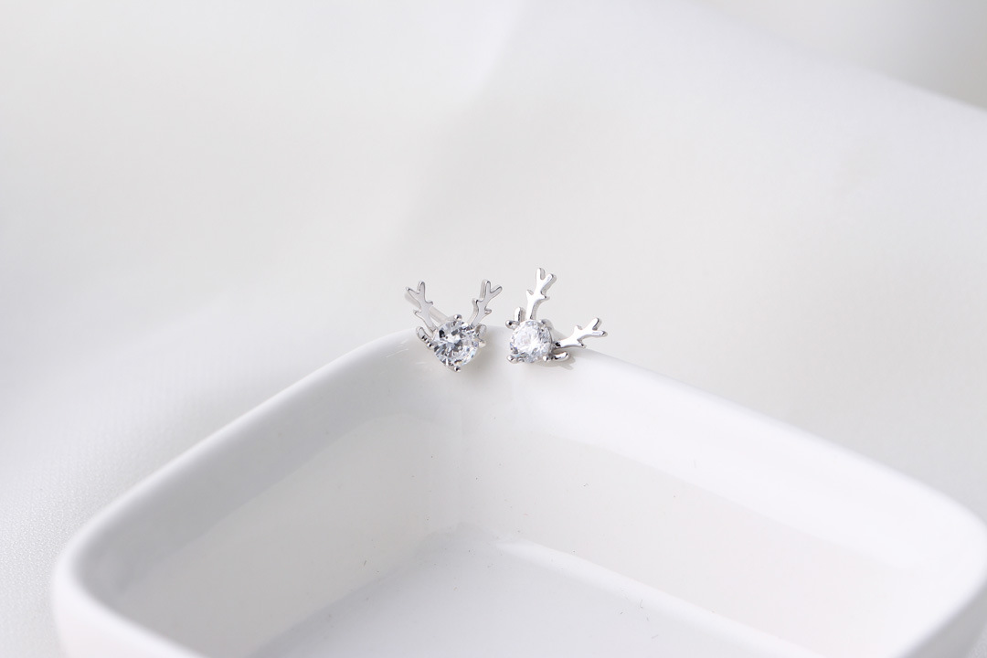 Fashion Antler Earrings S925 Silver Simple Christmas Elk Diamond Zircon Earrings display picture 6