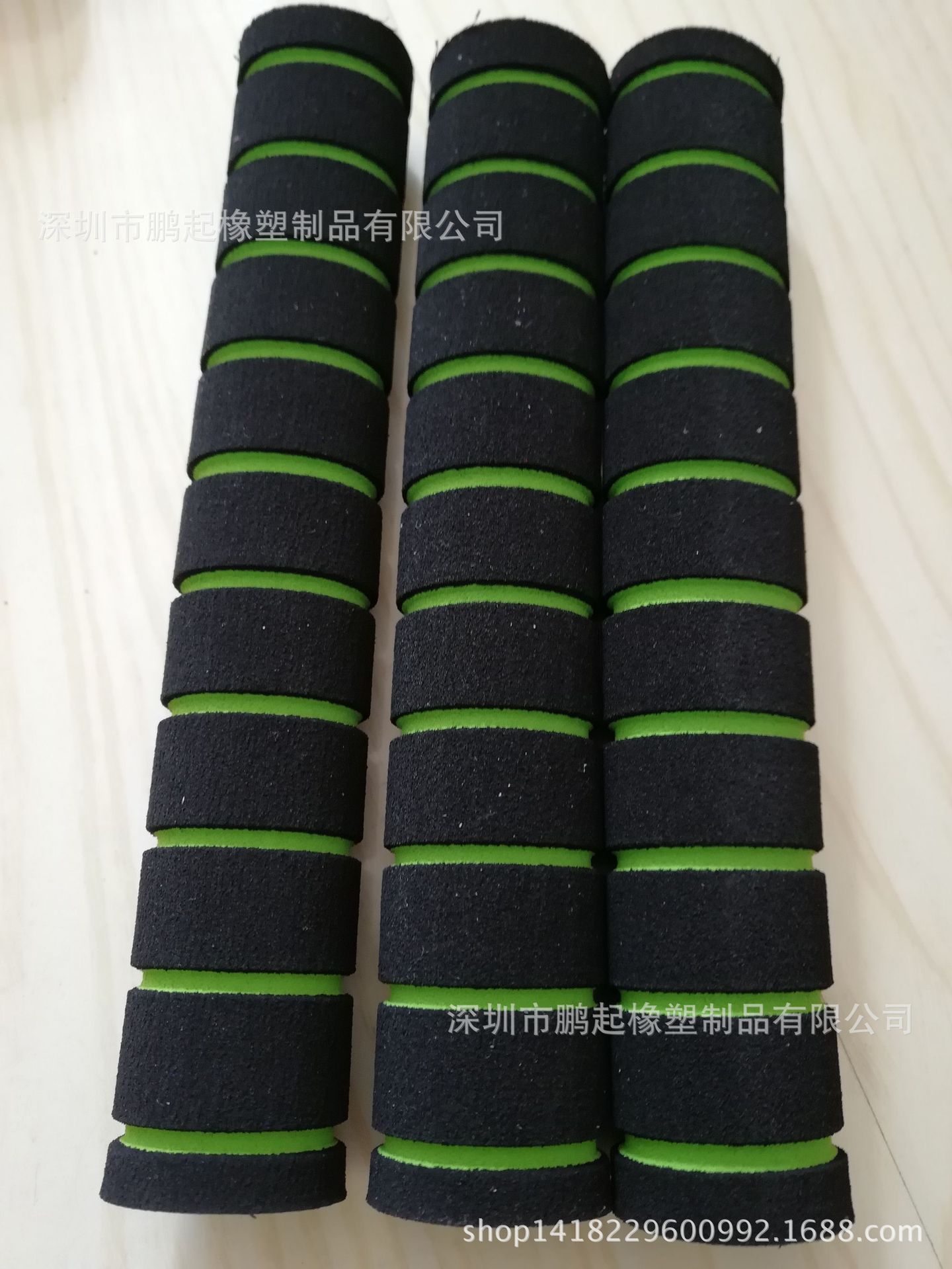 鹏起直供单色四沟槽泡棉管发泡管材环保无毒高弹力橡塑异形发泡管