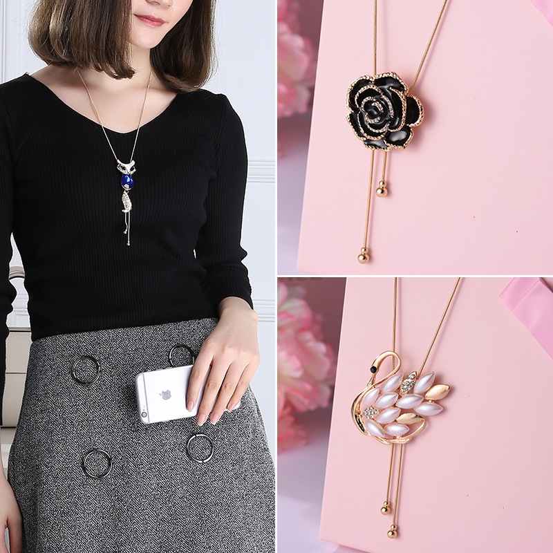 Yiwu accessories wholesale 2018 new pattern electroplate Opal swan Korean Edition sweater chain Autumn and winter have more cash than can be accounted for Necklace