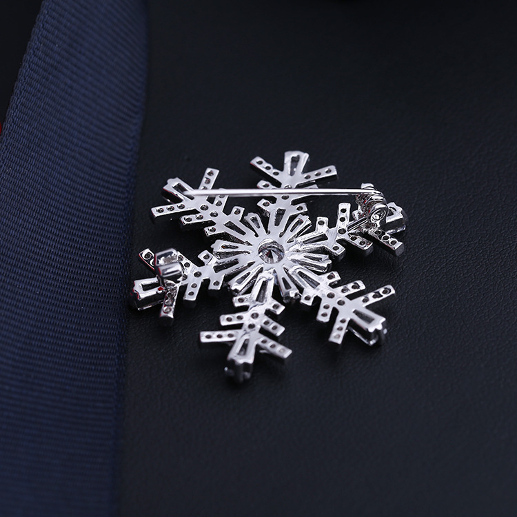 Upscale Korean Version Of Zircon Snowflake Brooch Men&#39;s Suit Star Fashion Brooch display picture 2