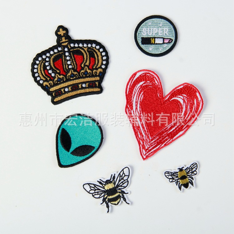 卡通爱心蜜蜂红色布贴心形刺绣贴GRS认证衣服装饰补丁布贴辅料彩s