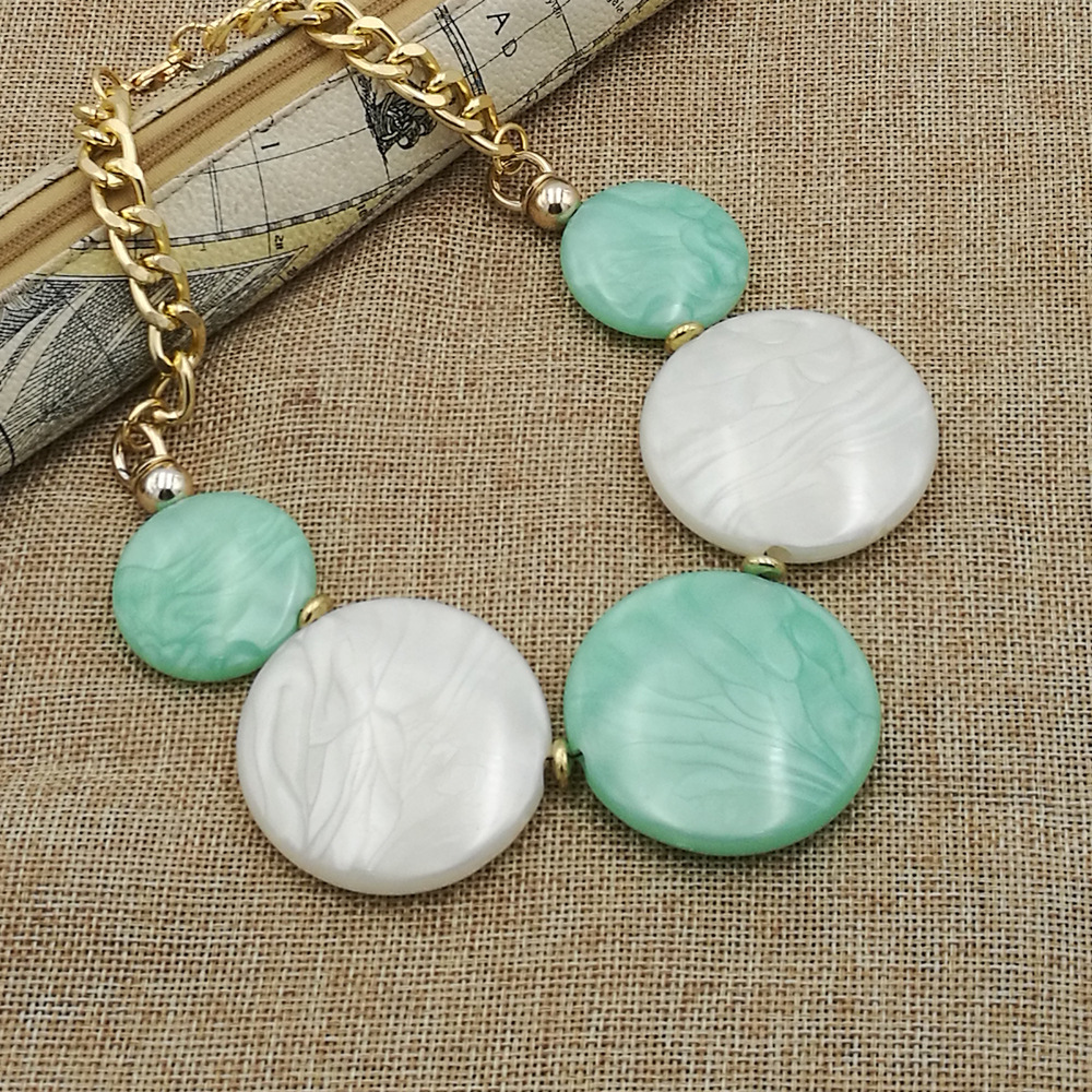 Occident and the United States Resinnecklace (Green + white)NHCT0052-Green + white