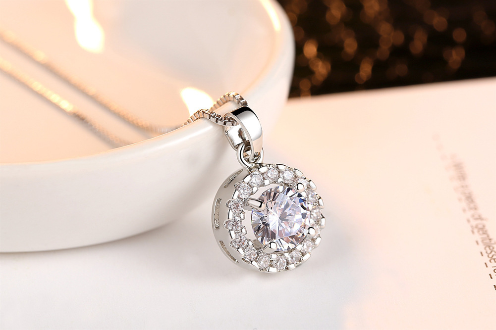 Fashion Copper Zircon Retro Disc Pendant Necklace display picture 3