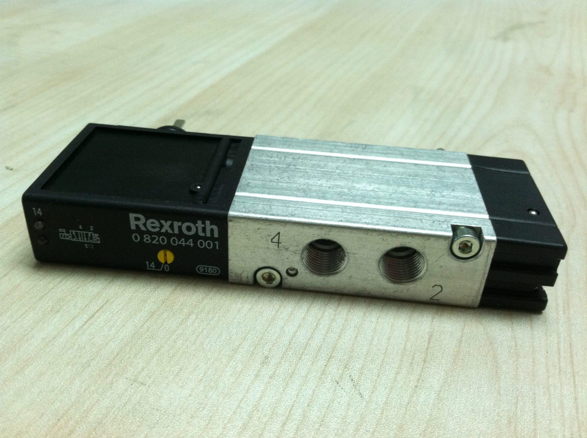 Электромагнитный клапан 0820044001