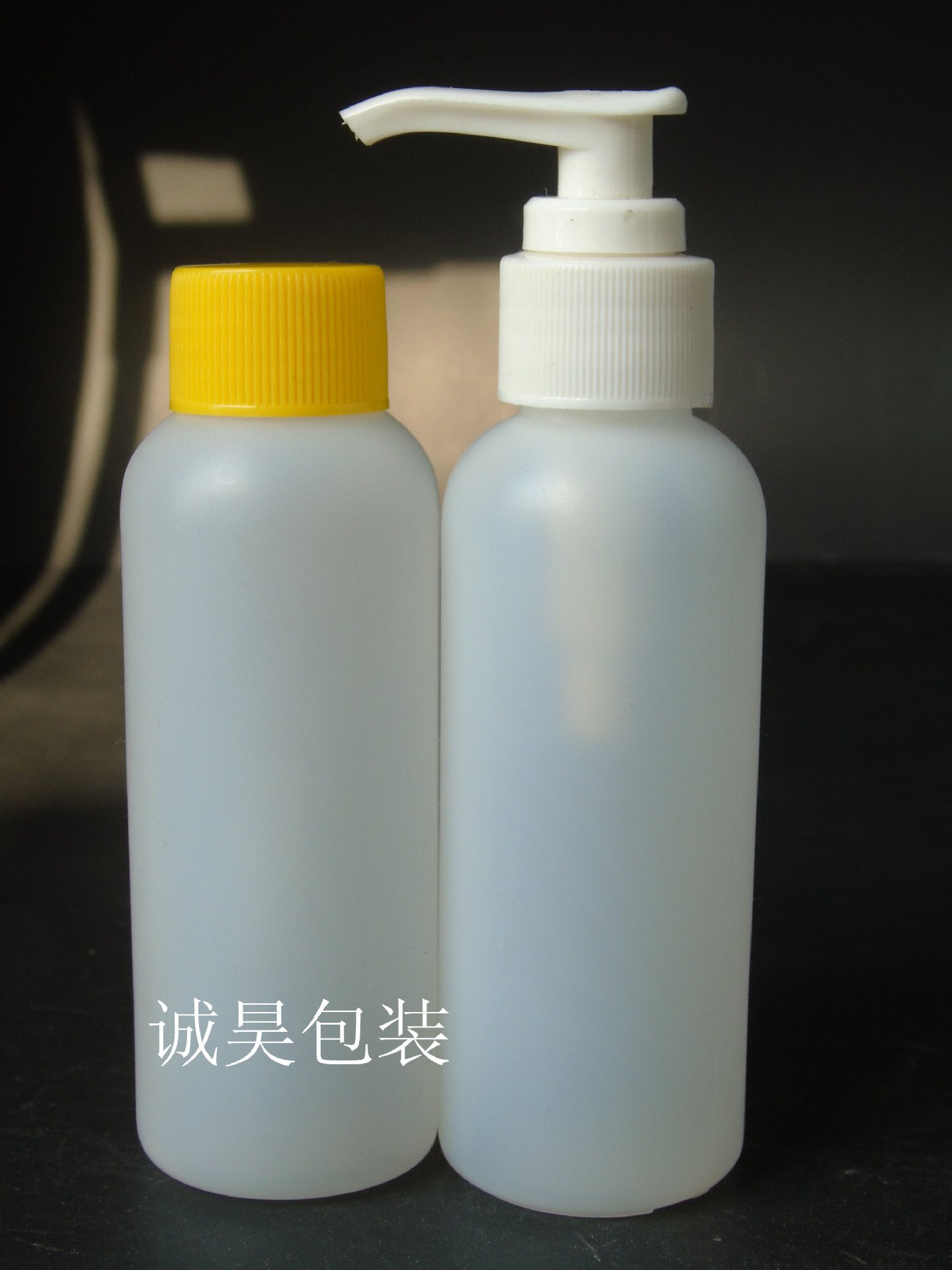 供应100ML圆肩白色PE喷雾瓶     清洁消毒剂塑料瓶