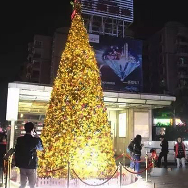 ʥ���ڻ���װ�ε���ʥ����װ�νڼ��չ���ҹ����Χ