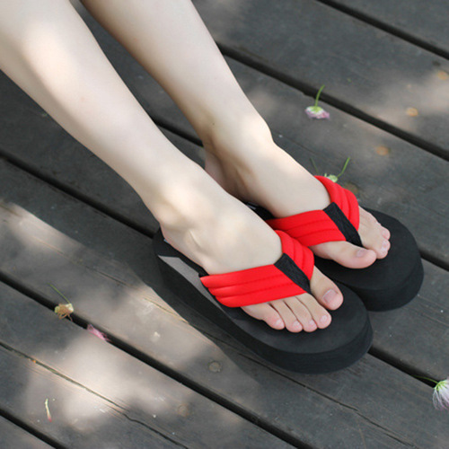 2018 New thick-soled flip-flops beach shoes Korean style fashionable summer non-slip cloth strap women's sandals and slippers wholesale
