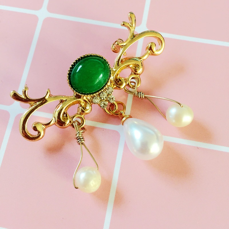 Delicate Vintage Pin Brooch Green Resin Brooch display picture 2