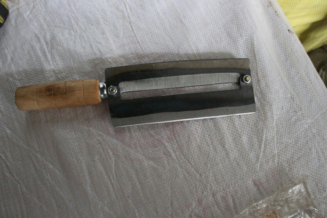 阳江甘蔗刮皮刀刀具—实用两用设计，优质木把