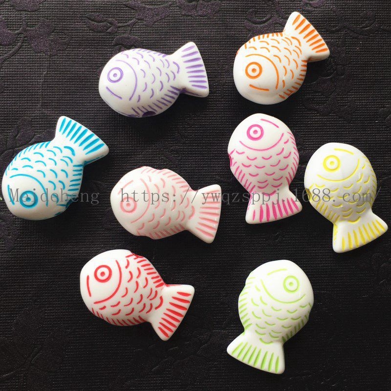 Yiwu Meideheng handmade beaded accessories and ornaments materials: colorful washed beads, flowers, heart-shaped fish, candy beads detail image 9