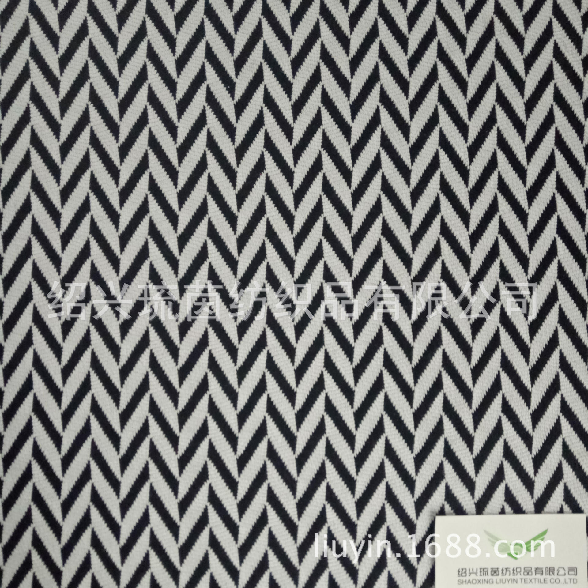 工厂直供人字纹双面针织面料 黑白菱形提花服装面料 可定制批发