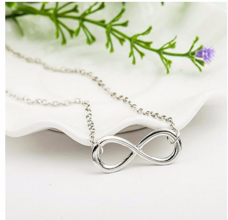 Simple Character Pendant Necklace Clavicle Chain Wholesale display picture 16