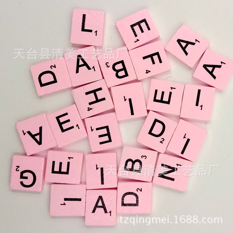 26 colorido cuadrado letras inglesas Impresión de madera de colores Inglés letras 100 piezas un paquete 18*20mm