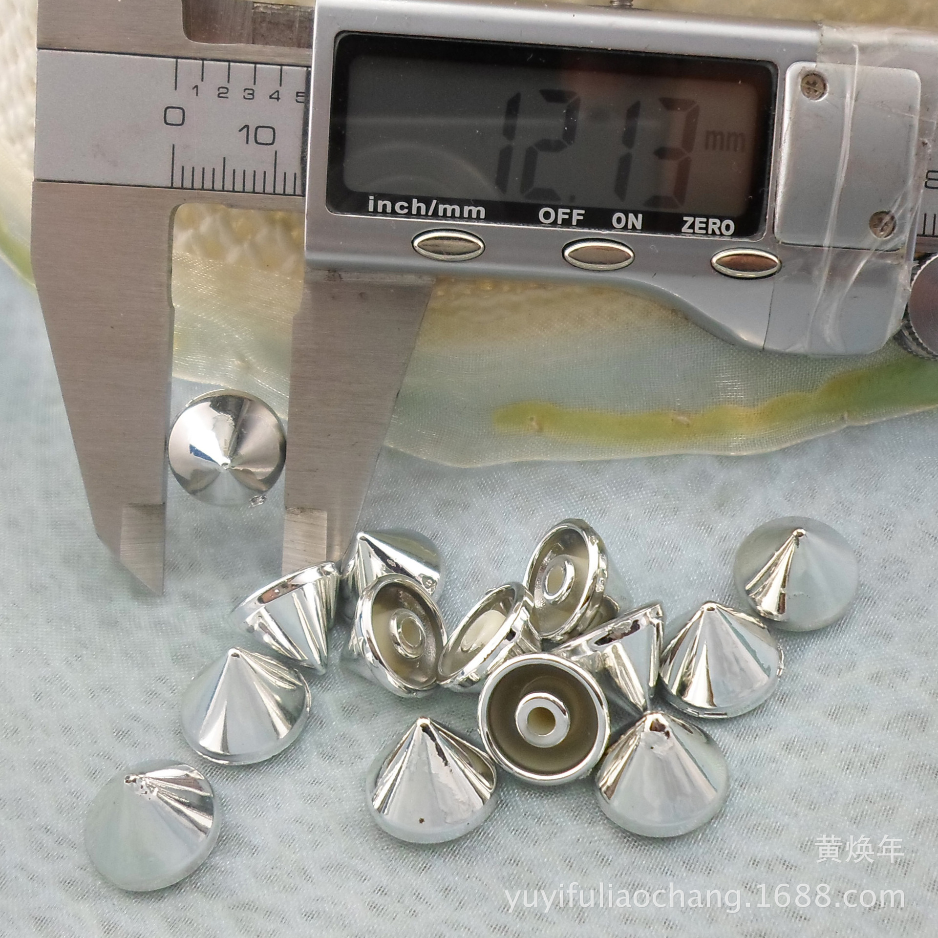 （塑料）底12MM×总高9MM有孔子弹头形状塑料撞钉 箱包服饰铆钉