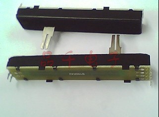 8.8公分走轨直滑电位器B100K*2大开叉轴20MM