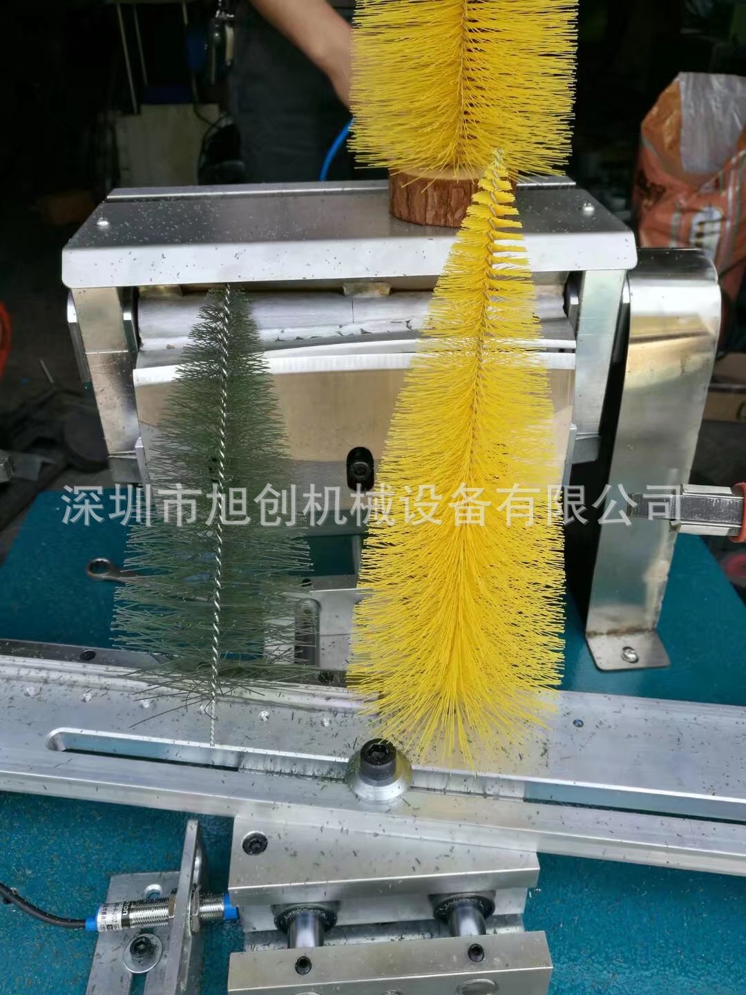 圣诞树形状飞毛机