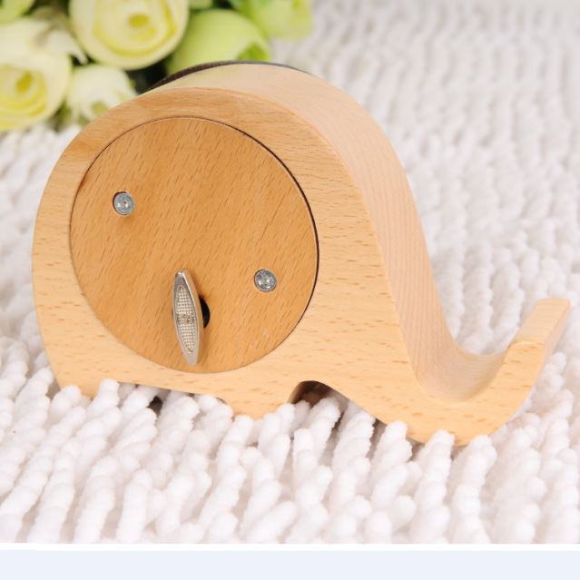 [Fabrica directa] soporte de teléfono móvil animal elefante de madera caja de música de beech mano caja de música regalos al por mayor