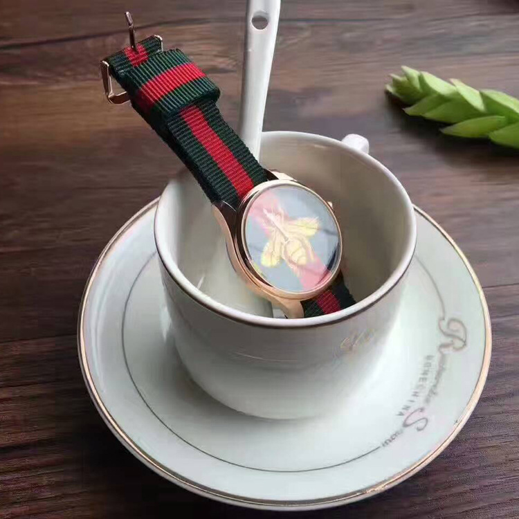 蜜蜂面尼龙带石英手表 Watch