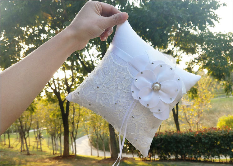 New Wedding Supplies Hollow Lace Fabric Ring Pillow Ring Box Wholesale display picture 1