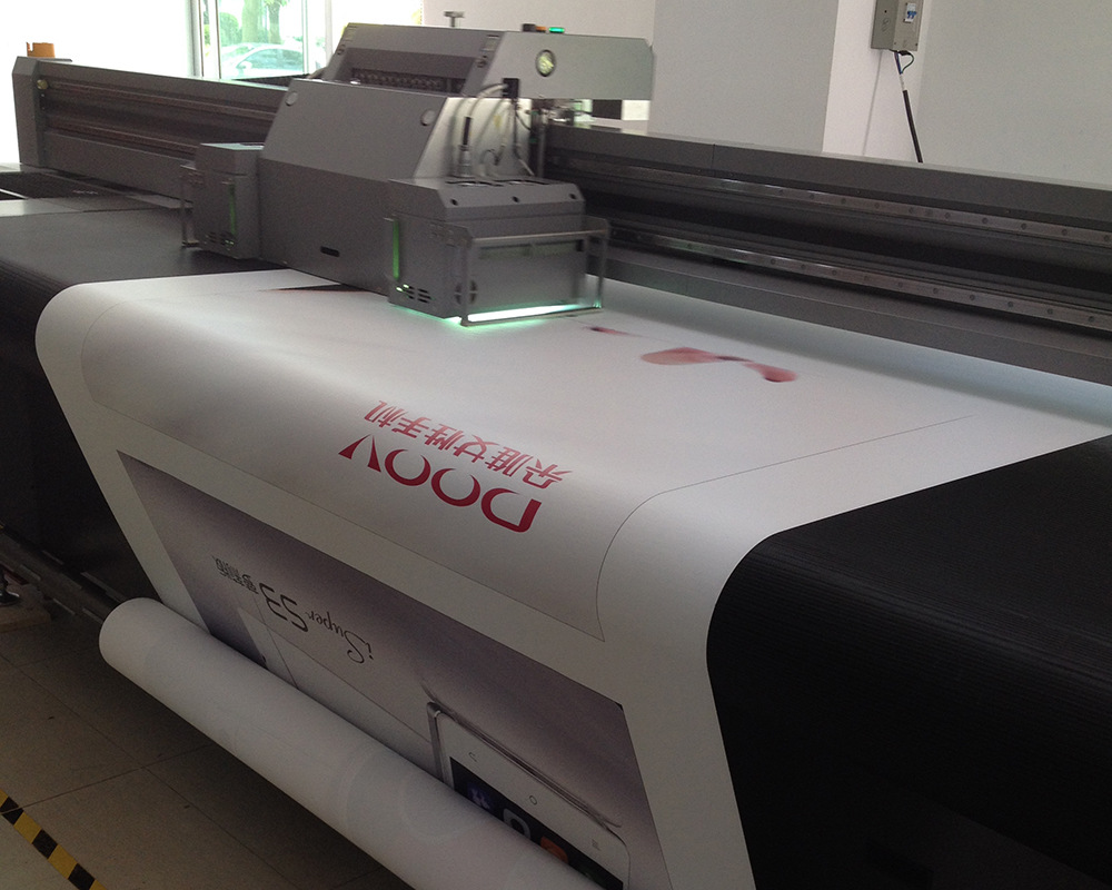 UV软膜打印喷绘卡布拉布软膜天花广告灯箱画面刀刮布喷绘工厂家