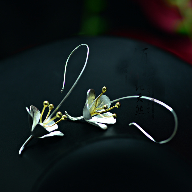 Flower Earrings Image 3