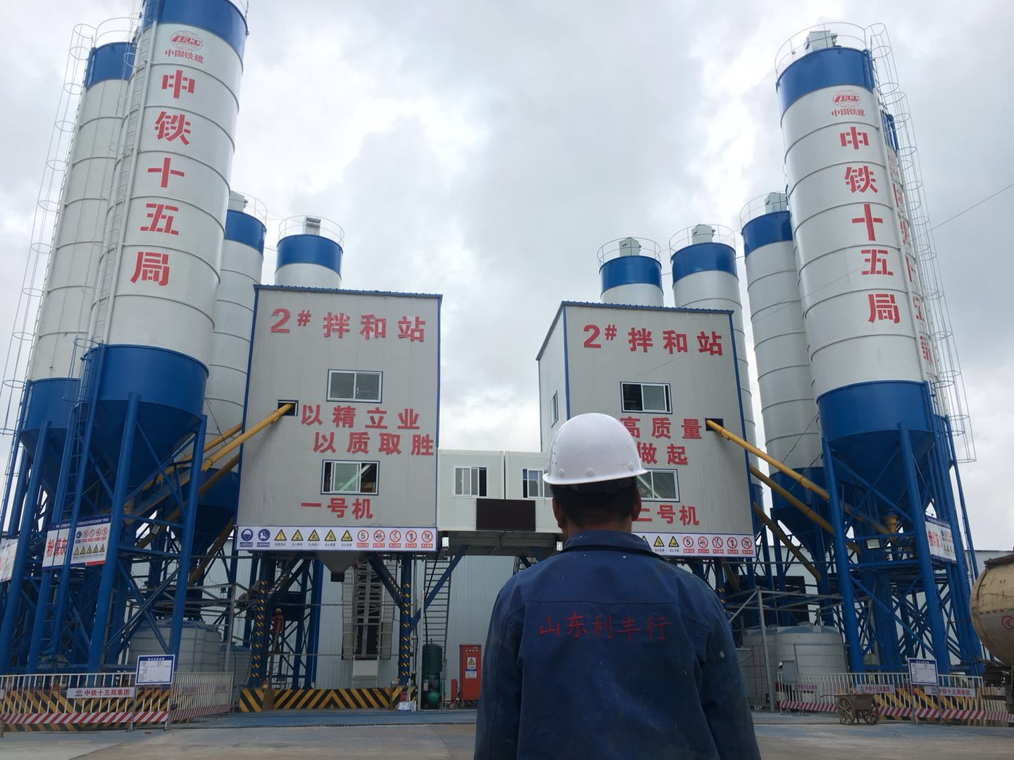 【现货供应】混凝土搅拌站HZS25/40/50/70稳定土拌合站粉料仓