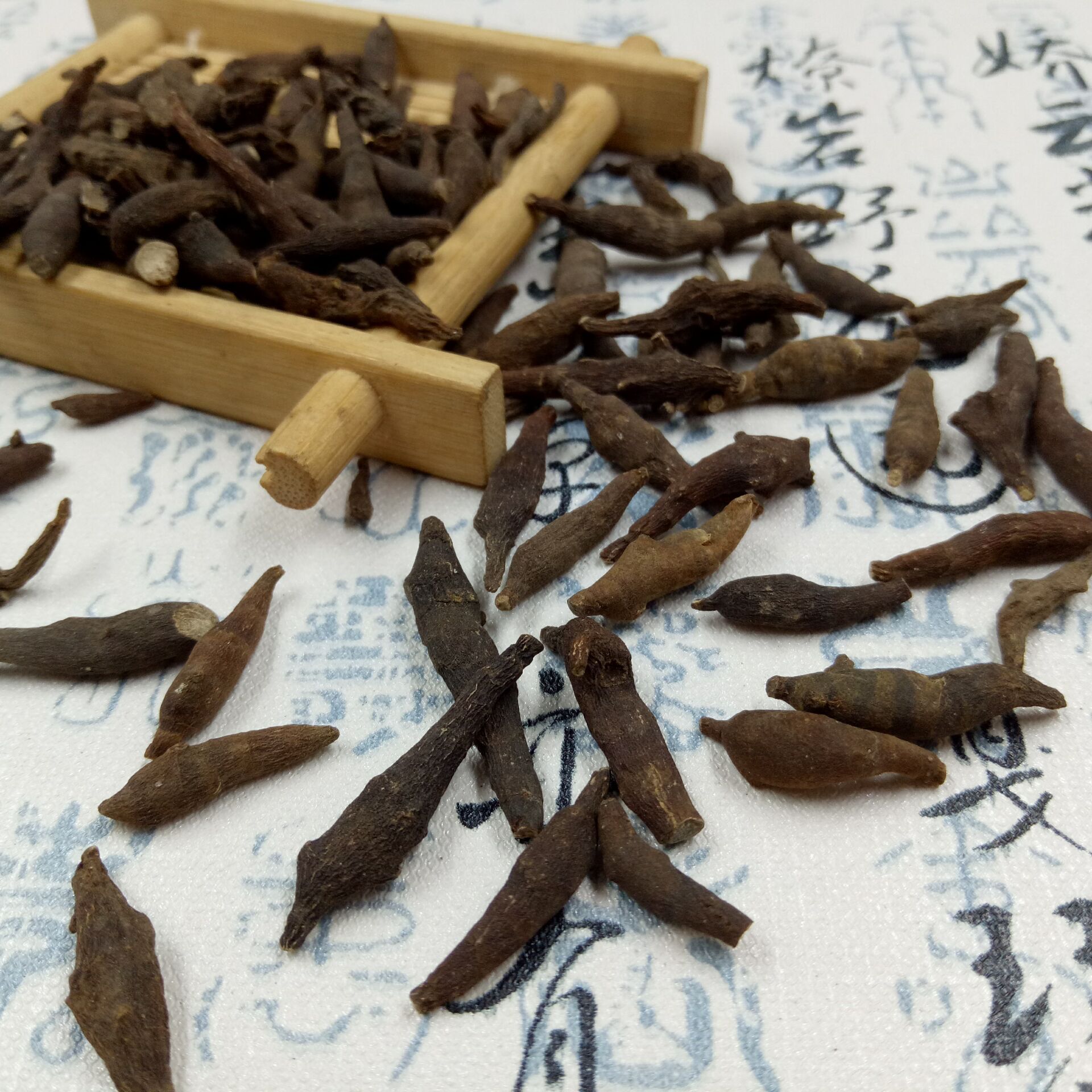 Liang Tou Jian Dried Herb 500g Traditional Chinese Botanical Zhu Jie Xiang Fu Raw Herb overview