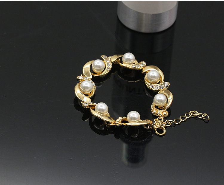 Simple Style Geometric Alloy Inlay Artificial Pearls Rhinestones Women's Bracelets display picture 4