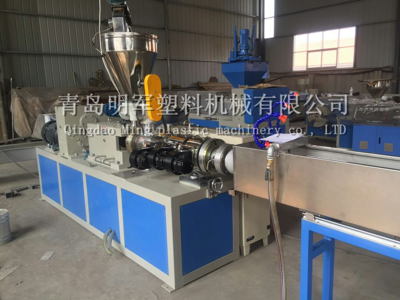 专业制造双螺杆塑料挤出机 锥形双螺杆型材  异型材挡水槽生产线