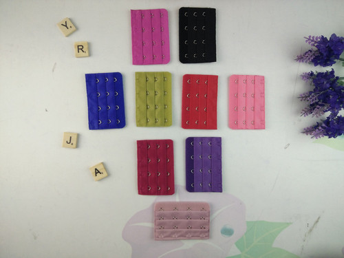 Unpackaged three-breasted and four-breasted buckles, factory direct sales, multi-color and versatile underwear extension buckles, factory direct sales