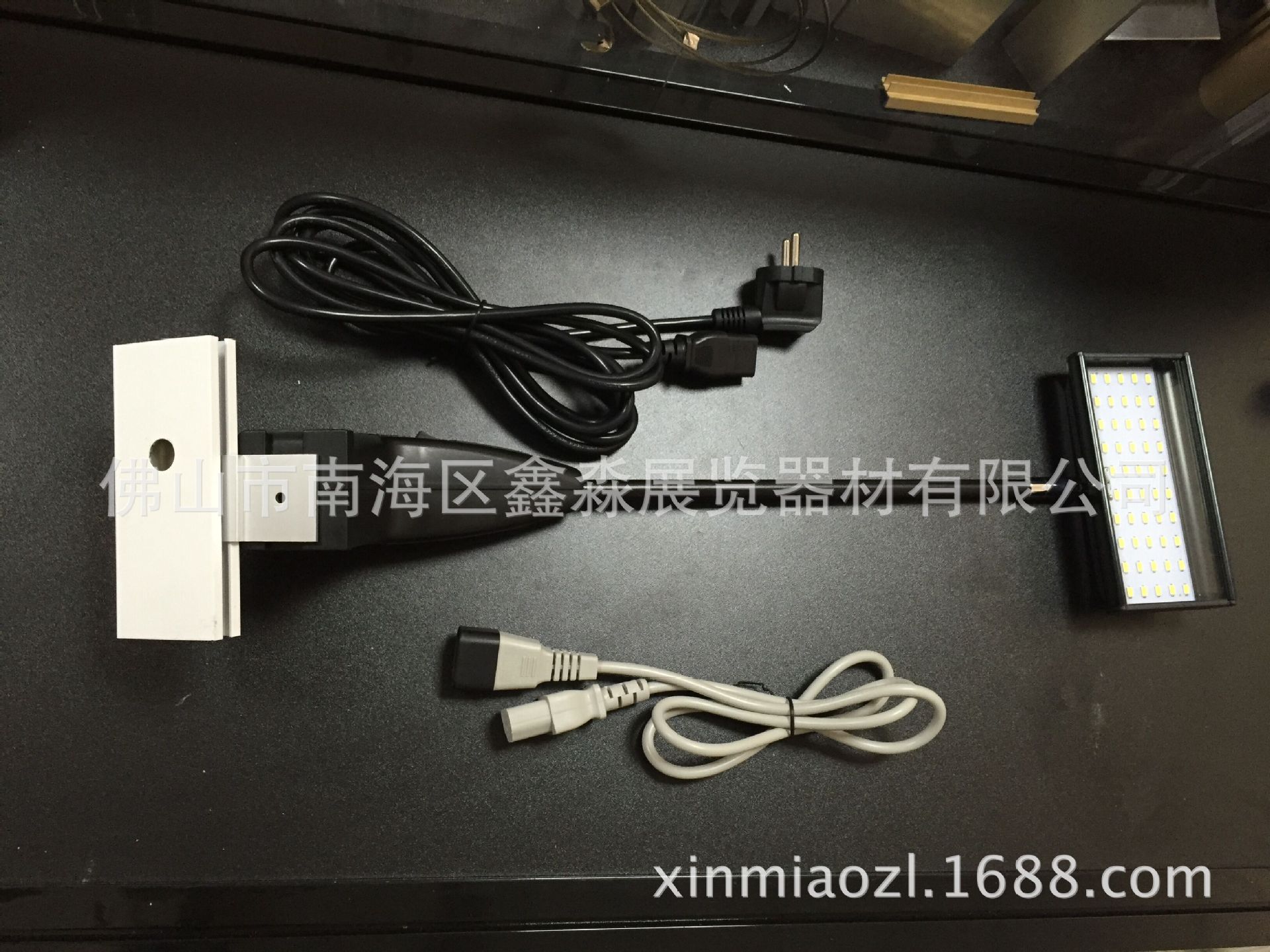 ����110VLED����ʽչ����ƣ���չר�ñ�Яʽ���˵ƣ�����չ�ܵ�