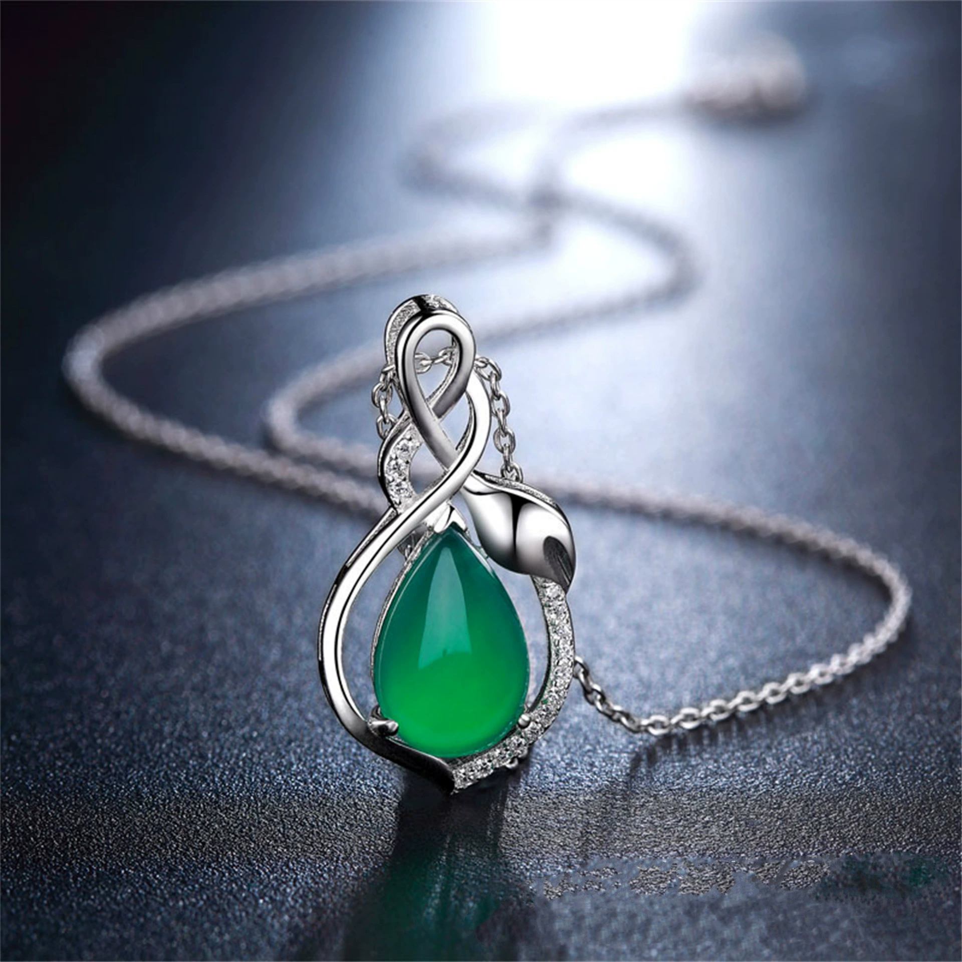 Подвеска-небольшой Jade цепь с 30% серебра и покрытием белого золота, 45 см / вариант без цепи