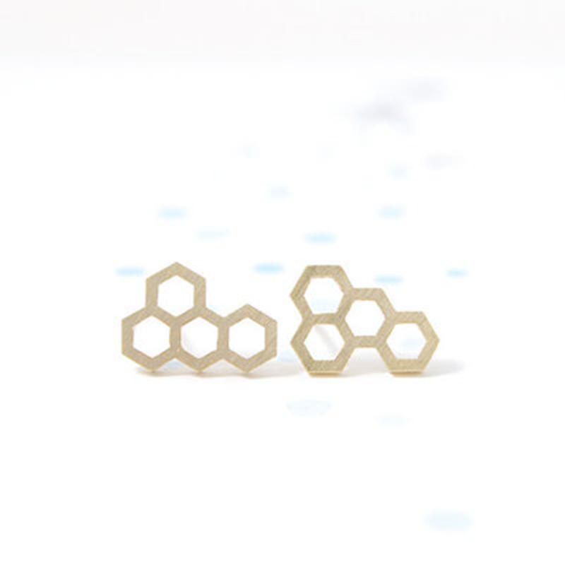 Nuevo Simple Honeycomb Stud Alloy Plating Hollow Geometric Hexagon Stud Pendientes Al Por Mayor display picture 13