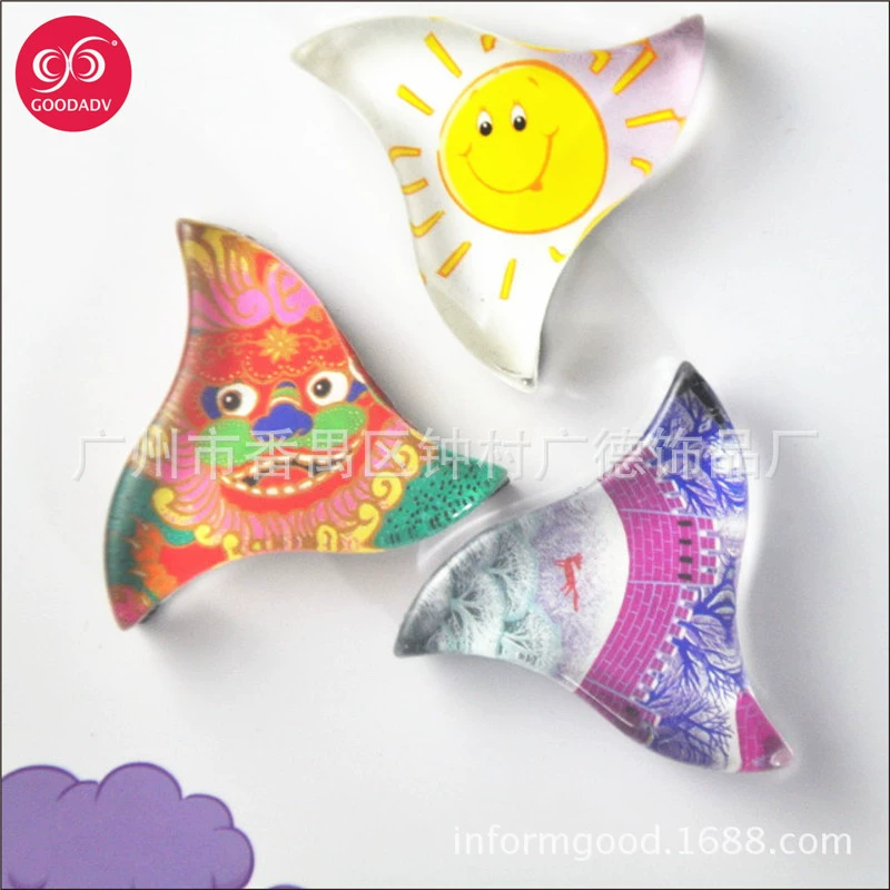 Треугольник, прозрачная стеклянная магнитная refrigerator magnet, 40 мм, подарок на день рождения