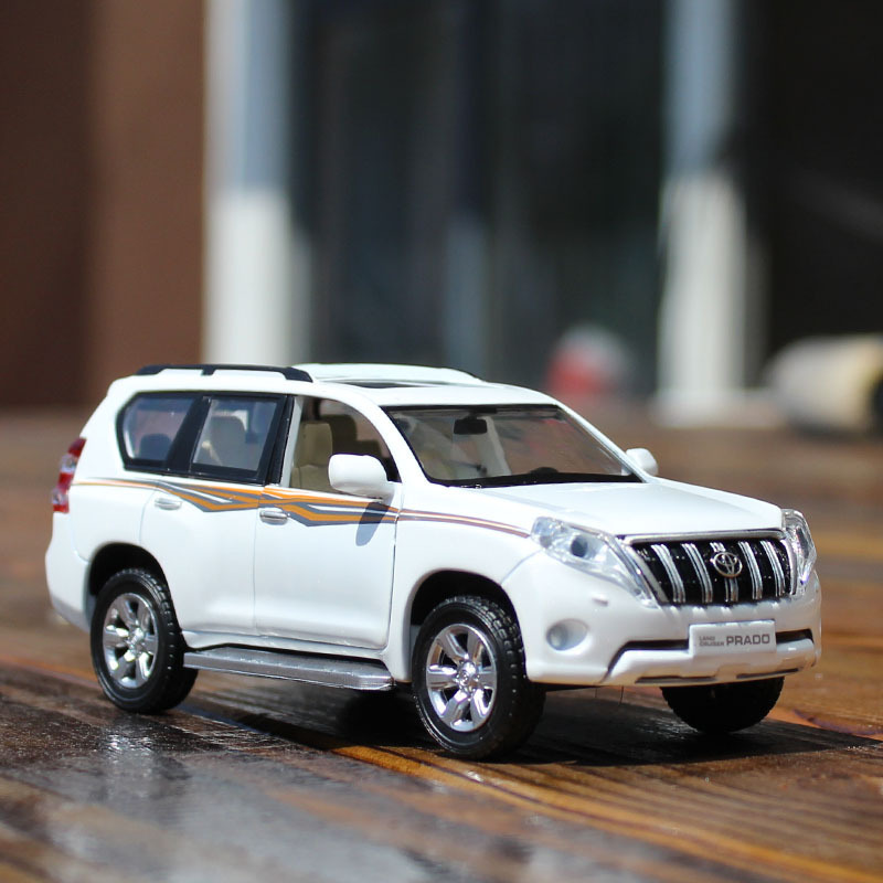 Shenghui 1:32 Feng T Prado alloy car model overbearing Huili sound and light toy door opening 865 boxed