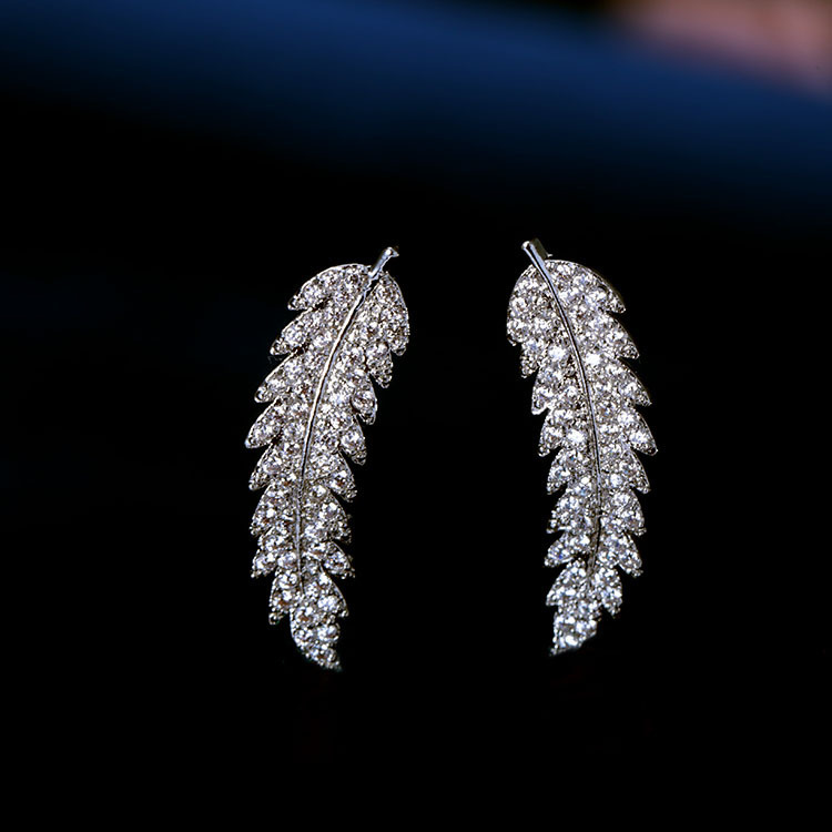 Korean Fashion Classic Micro-inlaid Zircon Leaves Earrings Personality Simple Earrings display picture 5