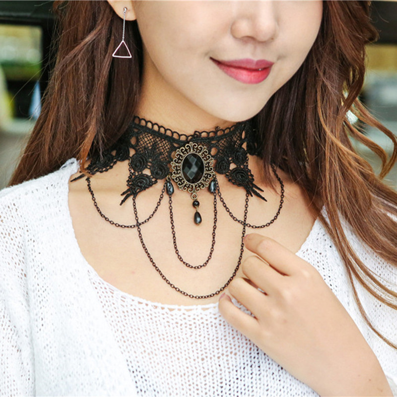 1 Piece Quantity Holiday Occasion Alloy, Lace Material Oval, Flower Pattern Retro Exaggerated Oval Flower Alloy Lace Inlay Resin Women's Choker