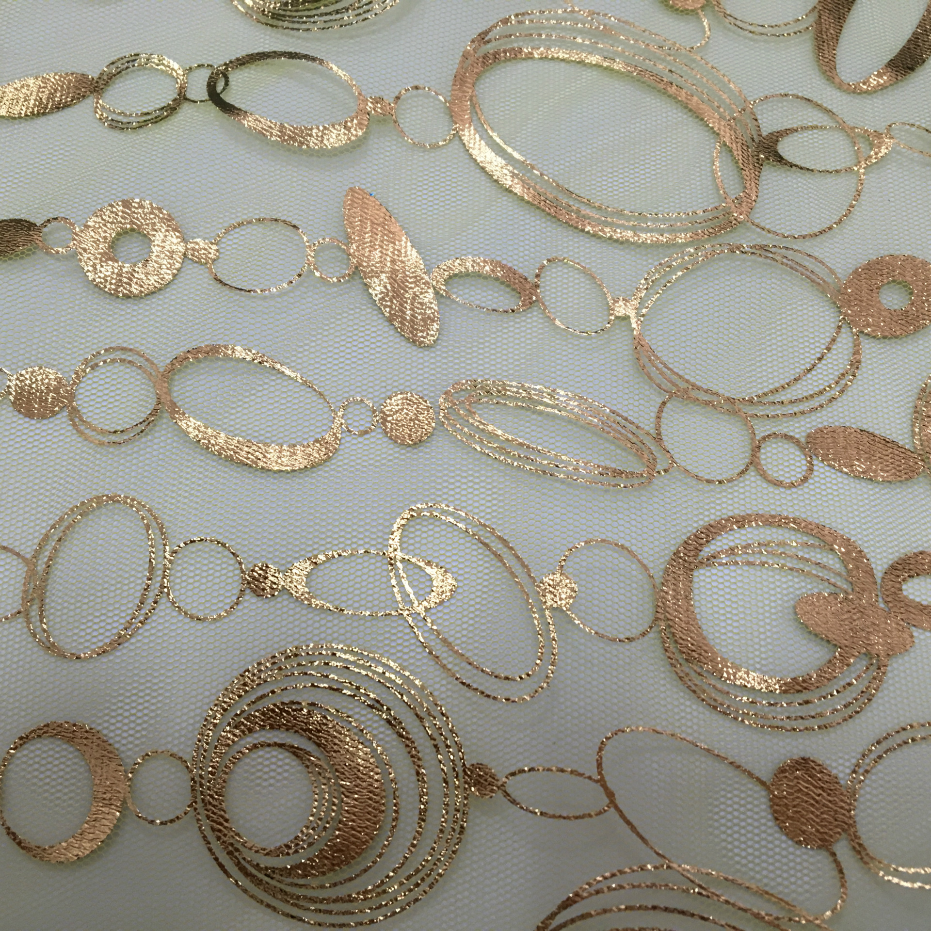 网布撒粉，烫金，植绒等后加工   盛荣纺织   接受不同花型