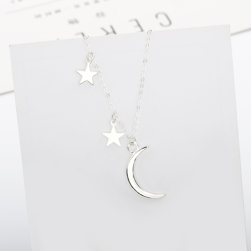 Simple Star And Moon Pendant Necklace display picture 9