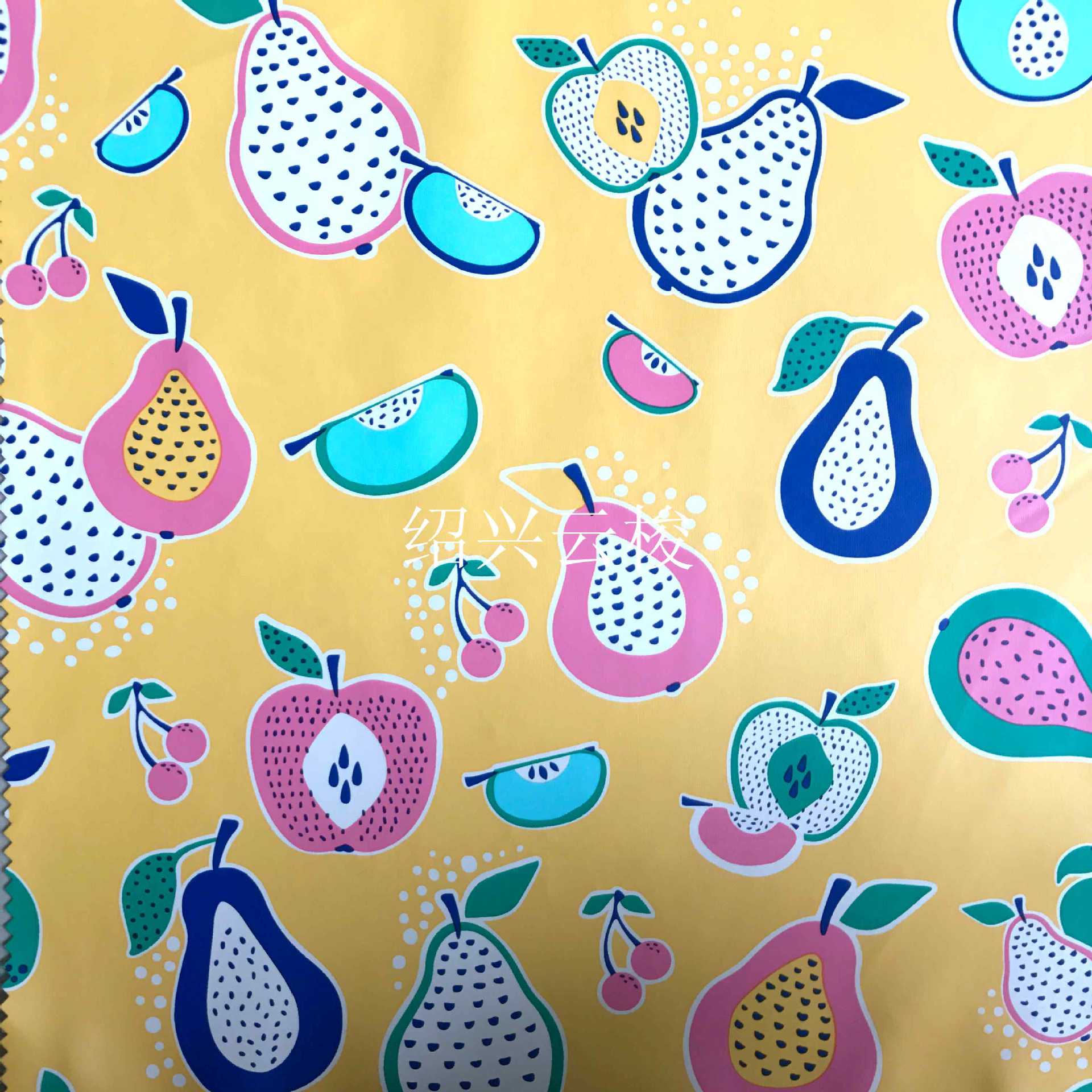 PU雾面革童装印花 防水雨衣PU面料 功能性水压革防泼水雨衣革PU