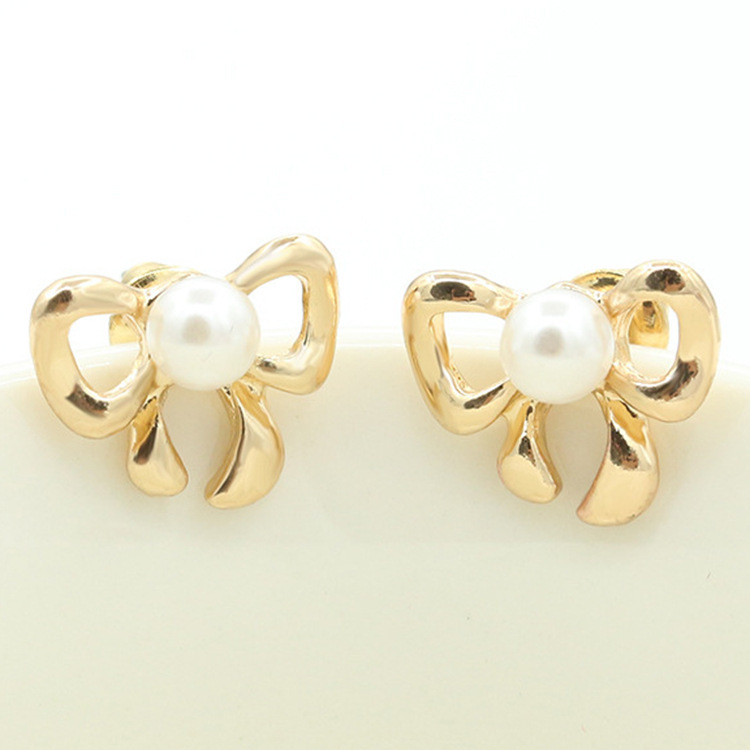 Simple Bow Earrings Gold-plated Silver Inlaid Pearl Earrings 8-shaped Bow Tie Earrings Wholesale display picture 3