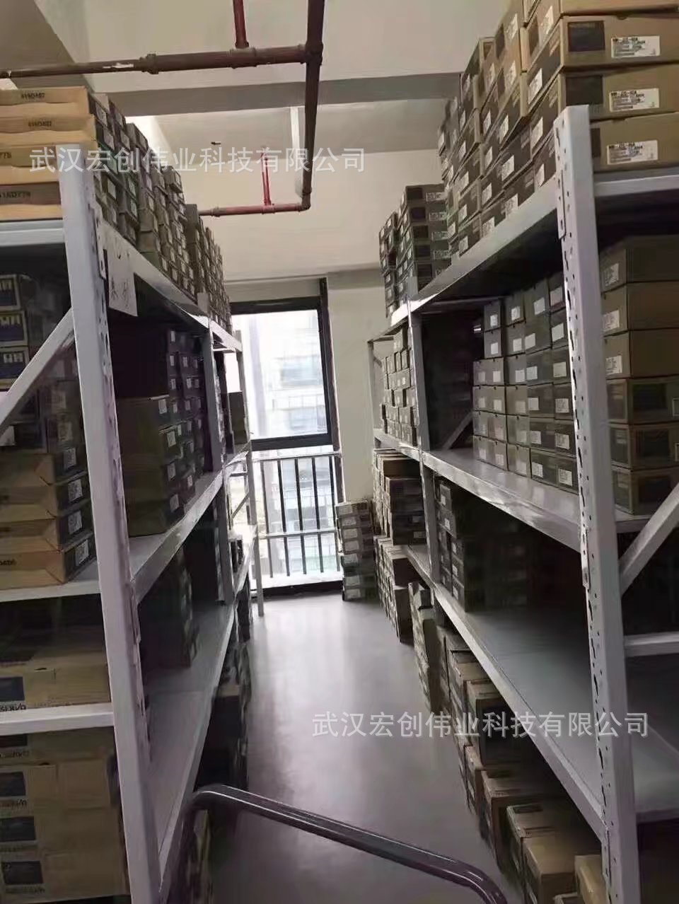 FX3GA-40MT-CM 24入/16出 晶体管漏型 3轴定位  三菱plc EGBT模块