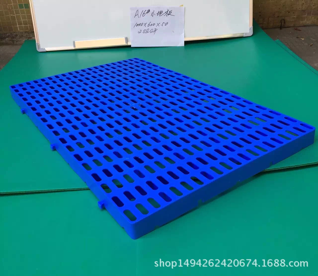 供应塑料栈板 宠物养殖用塑料小垫板 狗笼网格垫板自由拼接防潮板