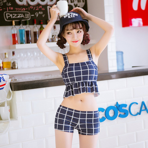 Bathing suit set for girls, three-piece conservative, cute, suitable for students, covering the stomach, slimming, small chest shaping, ins-style, hot spring and swimming.