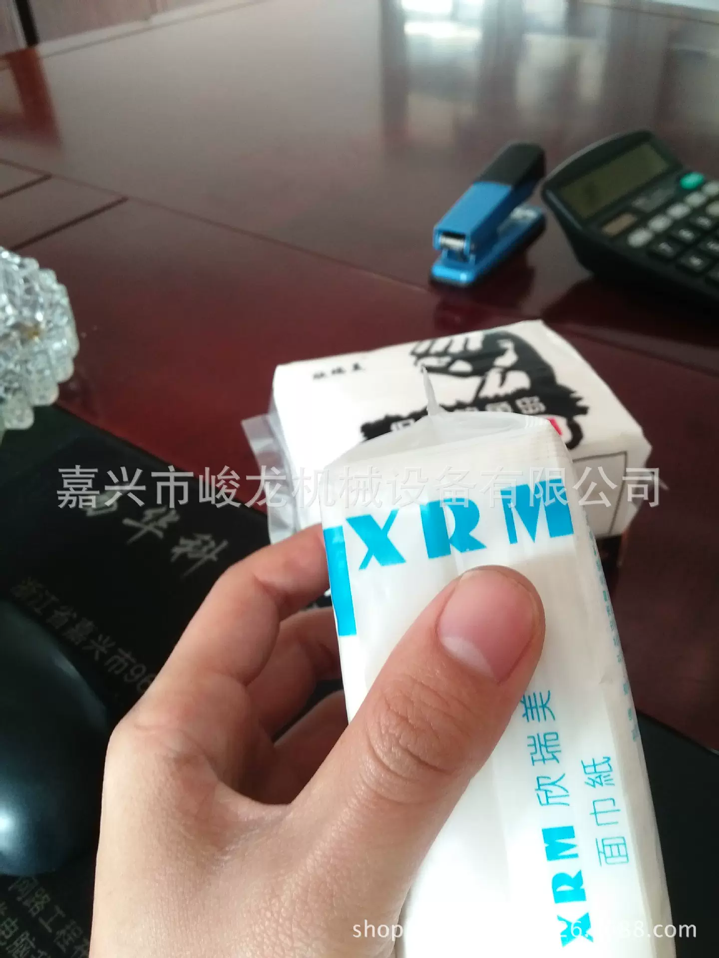 1全自动小包纸折叠机，一元一包纸巾折叠机器，手帕纸机器